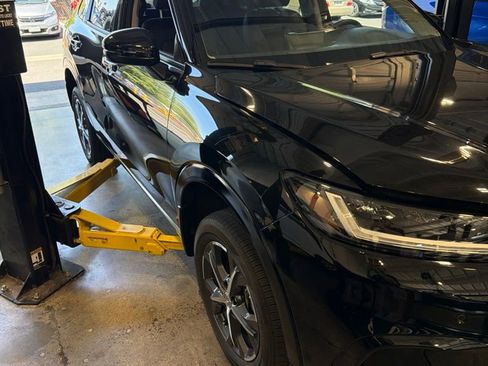Used 2025 Honda HR-V EX-L image 3