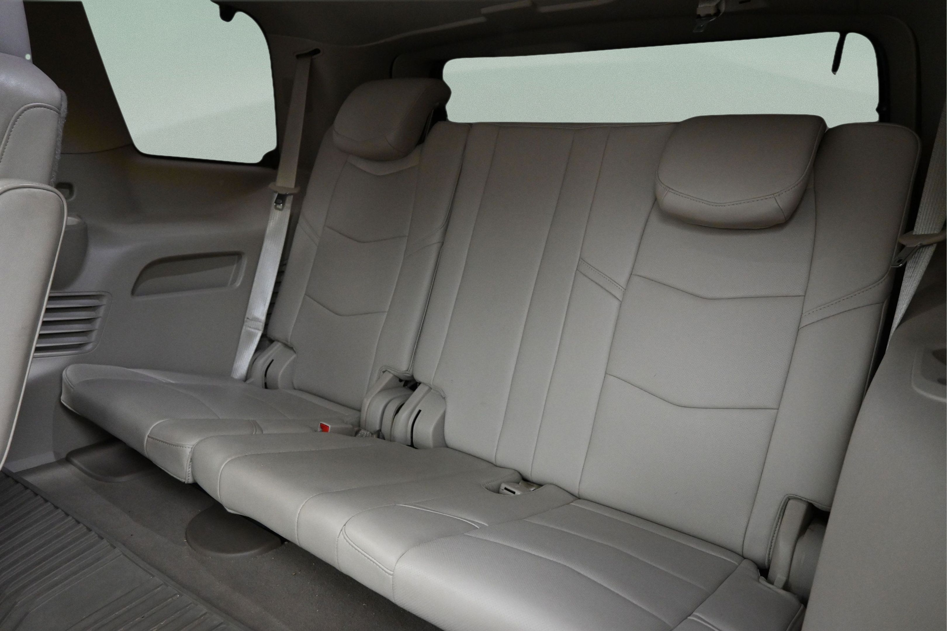 Used 2019 Cadillac Escalade Luxury w/ LPO, Radiant Package AWD/4WD image 25