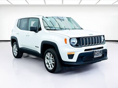 Used 2023 Jeep Renegade Latitude image 3