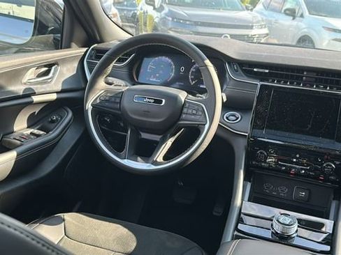 New 2025 Jeep Grand Cherokee Laredo image 25