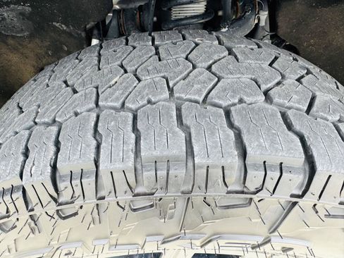 Used 2023 Chevrolet Colorado Trail Boss w/ Technology Package image 40