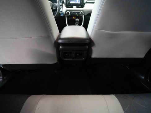 Used 2020 Toyota RAV4 XLE w/ Carpet Mat Package AWD/4WD image 22