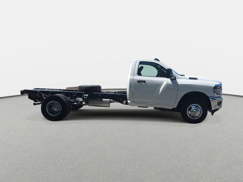 New 2026 RAM 3500 Tradesman AWD/4WD image 4