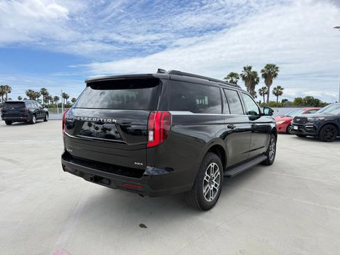 Used 2025 Ford Expedition Max Active AWD/4WD image 3