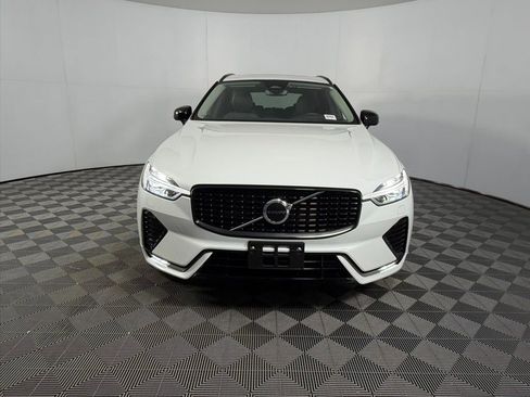Used 2025 Volvo XC60 B5 Core image 4