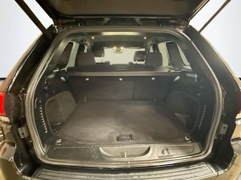 Used 2019 Jeep Grand Cherokee Laredo AWD/4WD image 25