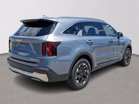 Used 2024 Kia Sorento S FWD image 6