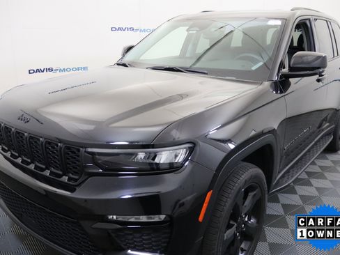 Used 2023 Jeep Grand Cherokee Limited w/ Black Appearance Package AWD/4WD image 12