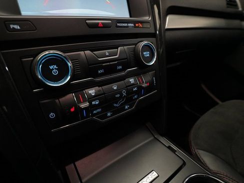 Used 2018 Ford Explorer XLT w/ Equipment Group 202A image 23