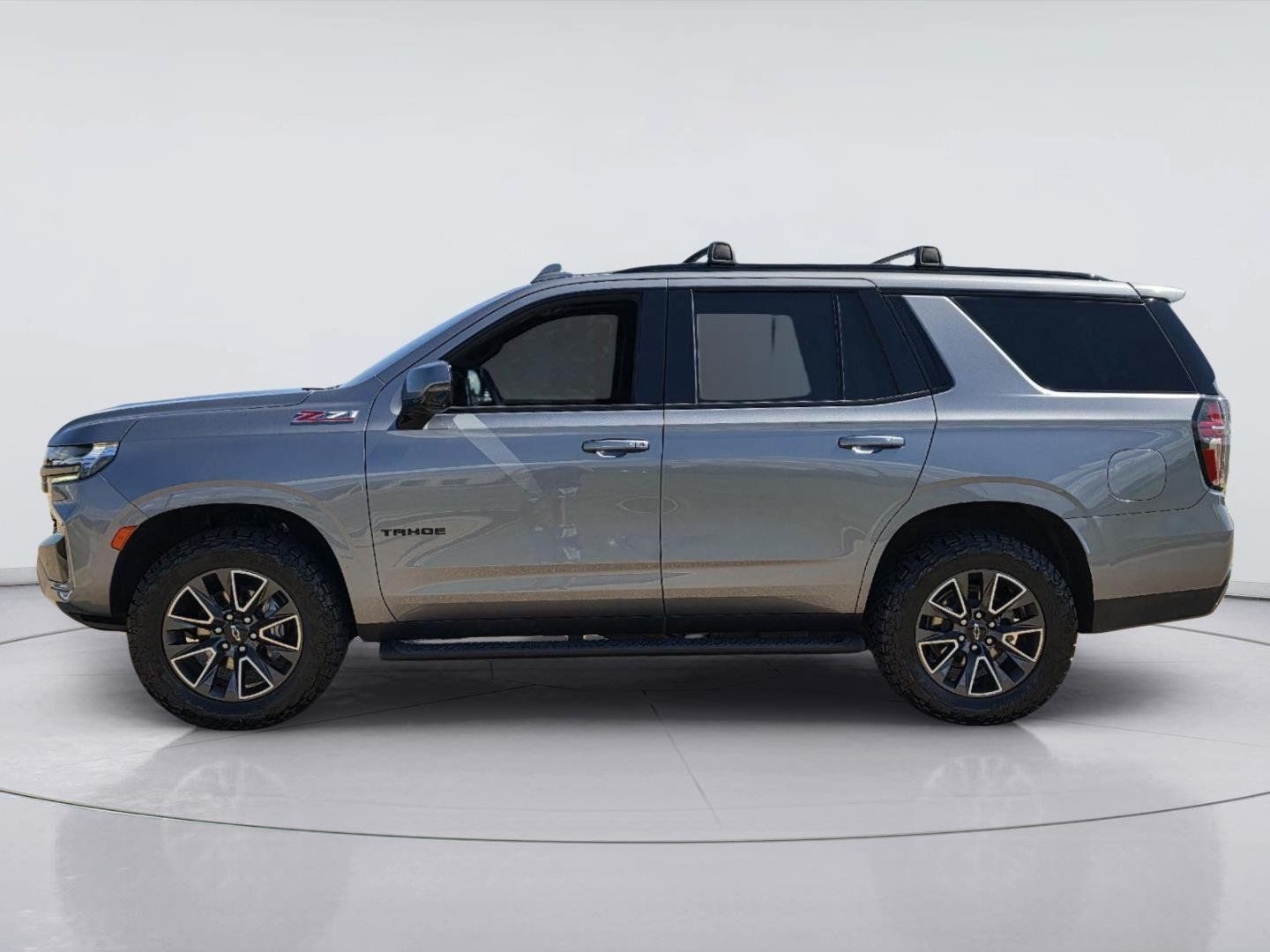 Used 2022 Chevrolet Tahoe Z71 w/ Luxury Package AWD/4WD image 2