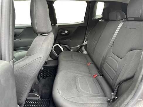 Used 2019 Jeep Renegade Latitude w/ Cold Weather Group AWD/4WD image 11