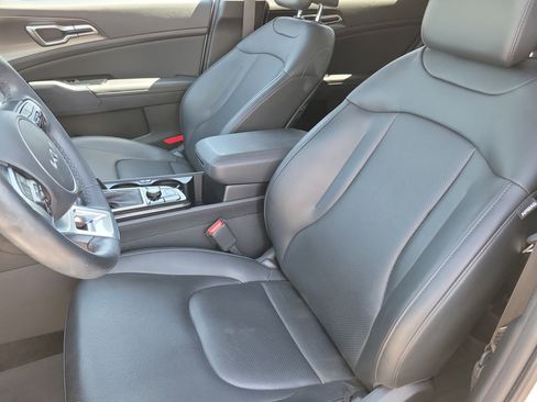 Used 2025 Kia Sportage EX w/ Premium Package FWD image 4