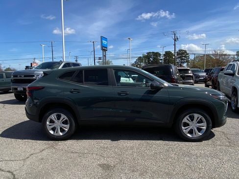 New 2026 Chevrolet Trax LS FWD image 2