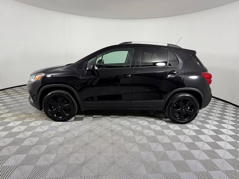 Used 2018 Chevrolet Trax Premier w/ Midnight Edition AWD/4WD image 8