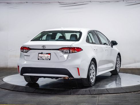Certified 2022 Toyota Corolla LE FWD image 5
