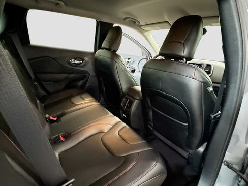 Used 2022 Jeep Cherokee Trailhawk AWD/4WD image 32
