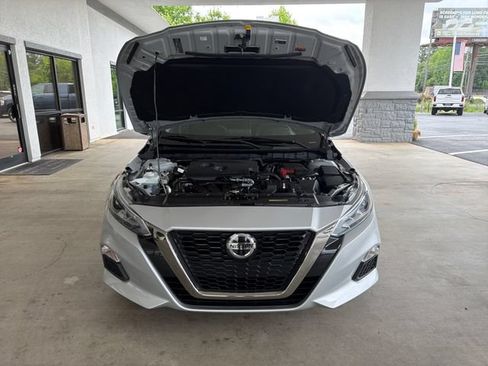 Used 2020 Nissan Altima 2.5 SR FWD image 13