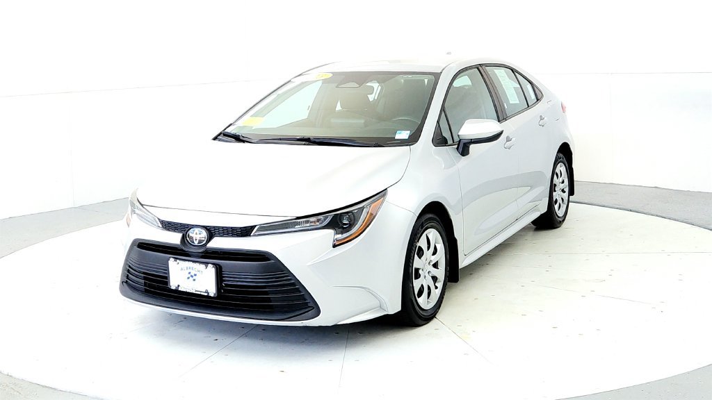 Used 2023 Toyota Corolla LE FWD image 2