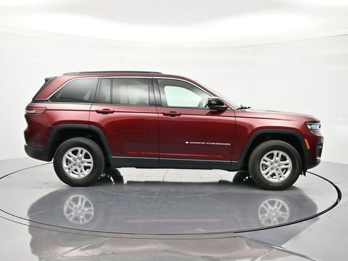 Used 2024 Jeep Grand Cherokee Laredo image 5