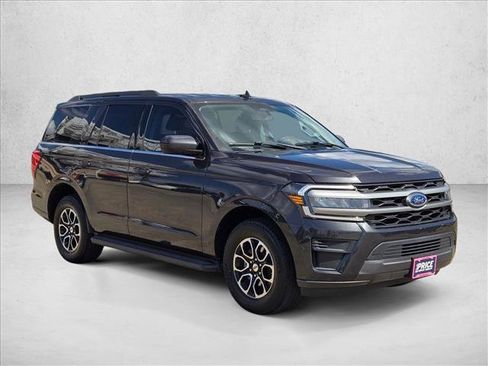 Used 2023 Ford Expedition XLT RWD image 3