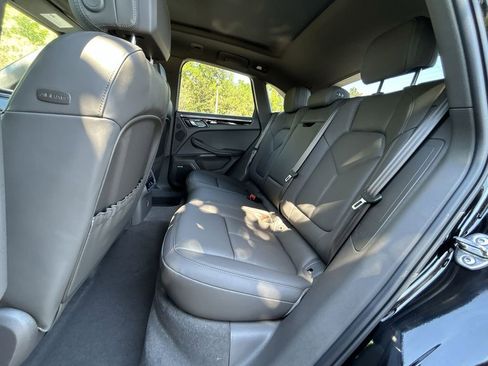 Certified 2025 Porsche Macan image 27