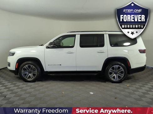 Used 2024 Jeep Wagoneer Series II w/ Flexible Seating Group RWD image 4