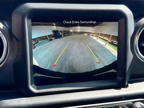 Used 2023 Jeep Wrangler Unlimited Rubicon 4xe w/ Cold Weather Group AWD/4WD image 15