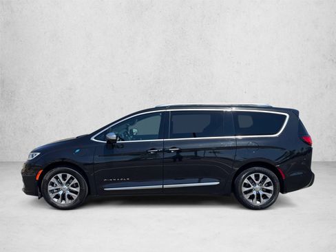 Used 2021 Chrysler Pacifica Pinnacle FWD image 8