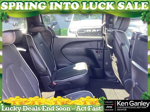 New 2026 Chrysler Pacifica Limited w/ Uconnect Theater Family Group image 20