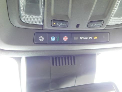Used 2023 GMC Sierra 1500 SLT AWD/4WD image 40