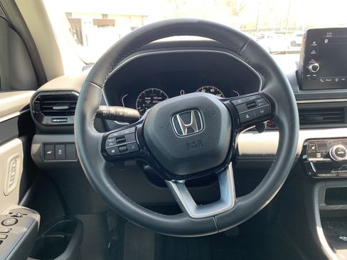 Used 2025 Honda Pilot EX-L image 18