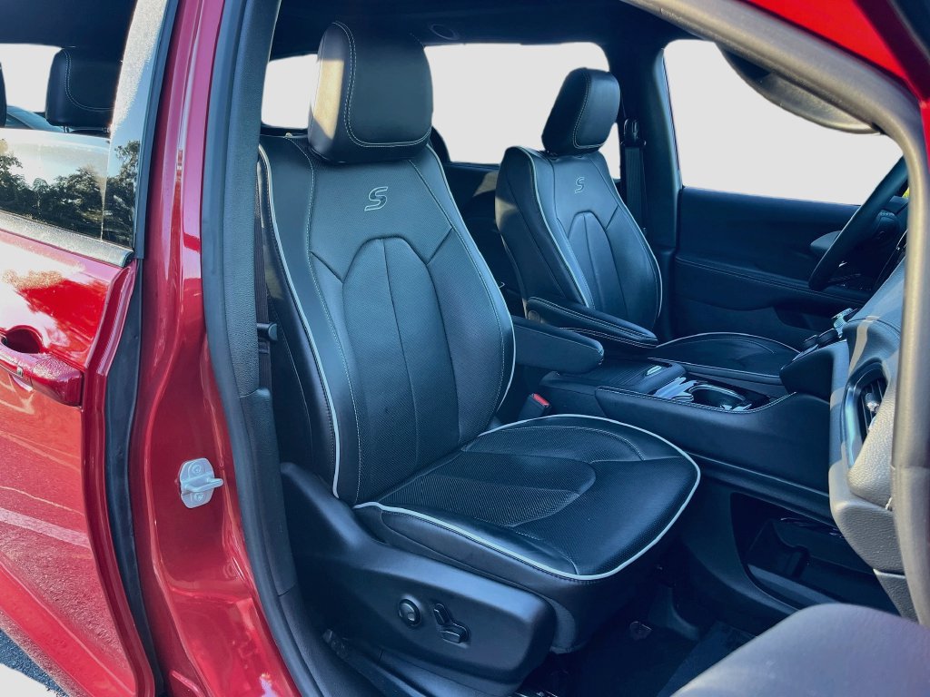 Used 2025 Chrysler Pacifica Limited FWD image 30