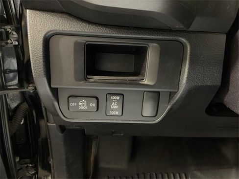 Used 2016 Toyota Tacoma TRD Sport image 26