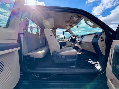 Used 2014 Ford F250 XLT w/ Snow Plow Prep Package image 29