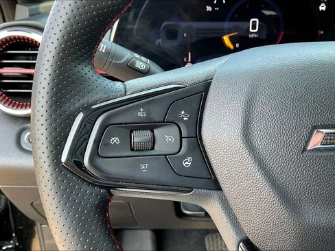 Used 2025 Chevrolet Trax RS FWD image 10