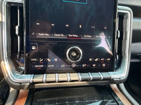 Used 2025 GMC Yukon XL Denali AWD/4WD image 58