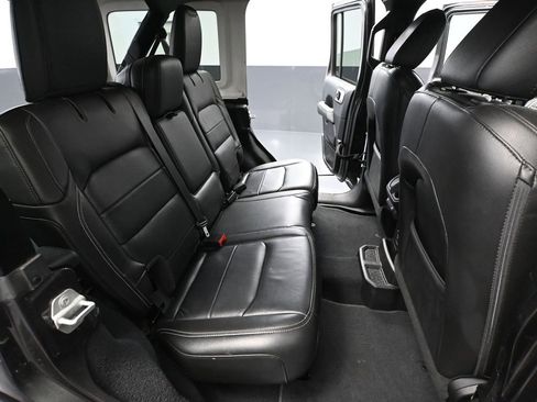 Used 2018 Jeep Wrangler Unlimited Sahara image 43