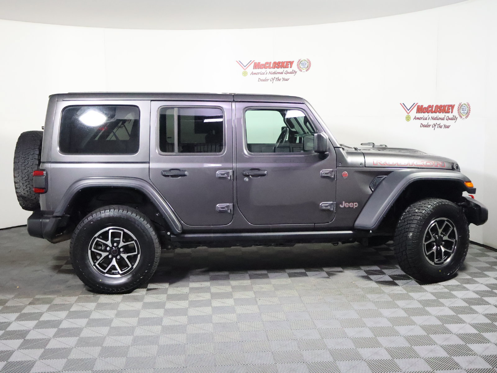 Used 2025 Jeep Wrangler Unlimited Rubicon AWD/4WD image 3
