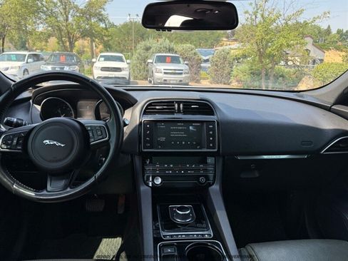 Used 2017 Jaguar F-PACE Prestige AWD/4WD image 9