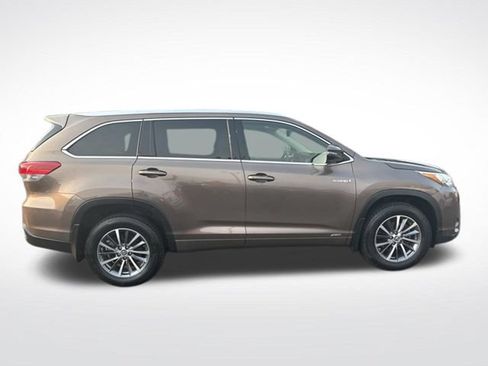 Used 2018 Toyota Highlander XLE AWD/4WD image 8