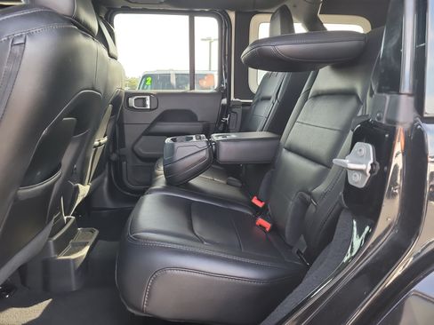 Used 2020 Jeep Wrangler Unlimited Sahara AWD/4WD image 11