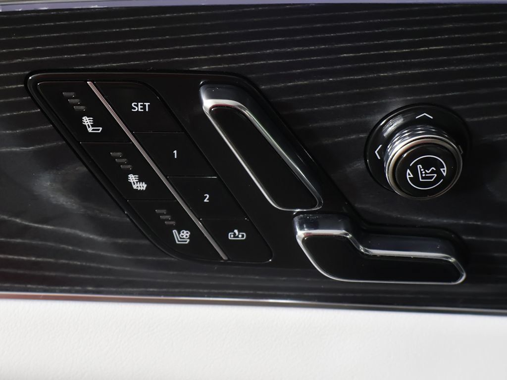 Used 2024 Cadillac Lyriq Sport RWD image 41