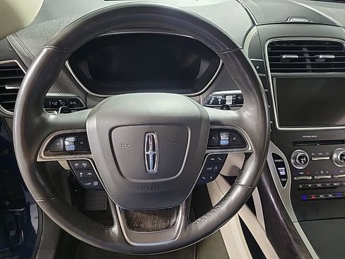 Used 2019 Lincoln Nautilus Reserve image 21