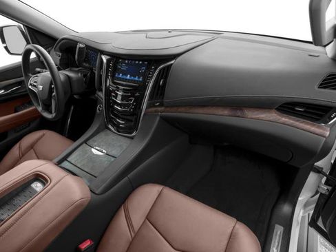 Used 2017 Cadillac Escalade ESV Premium Luxury image 99