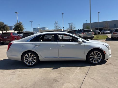 Used 2016 Cadillac XTS Premium image 4