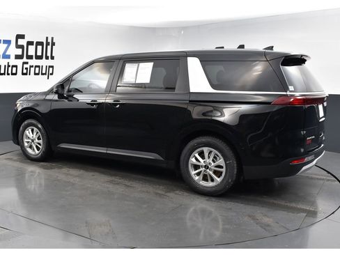 Certified 2024 Kia Carnival LX image 3