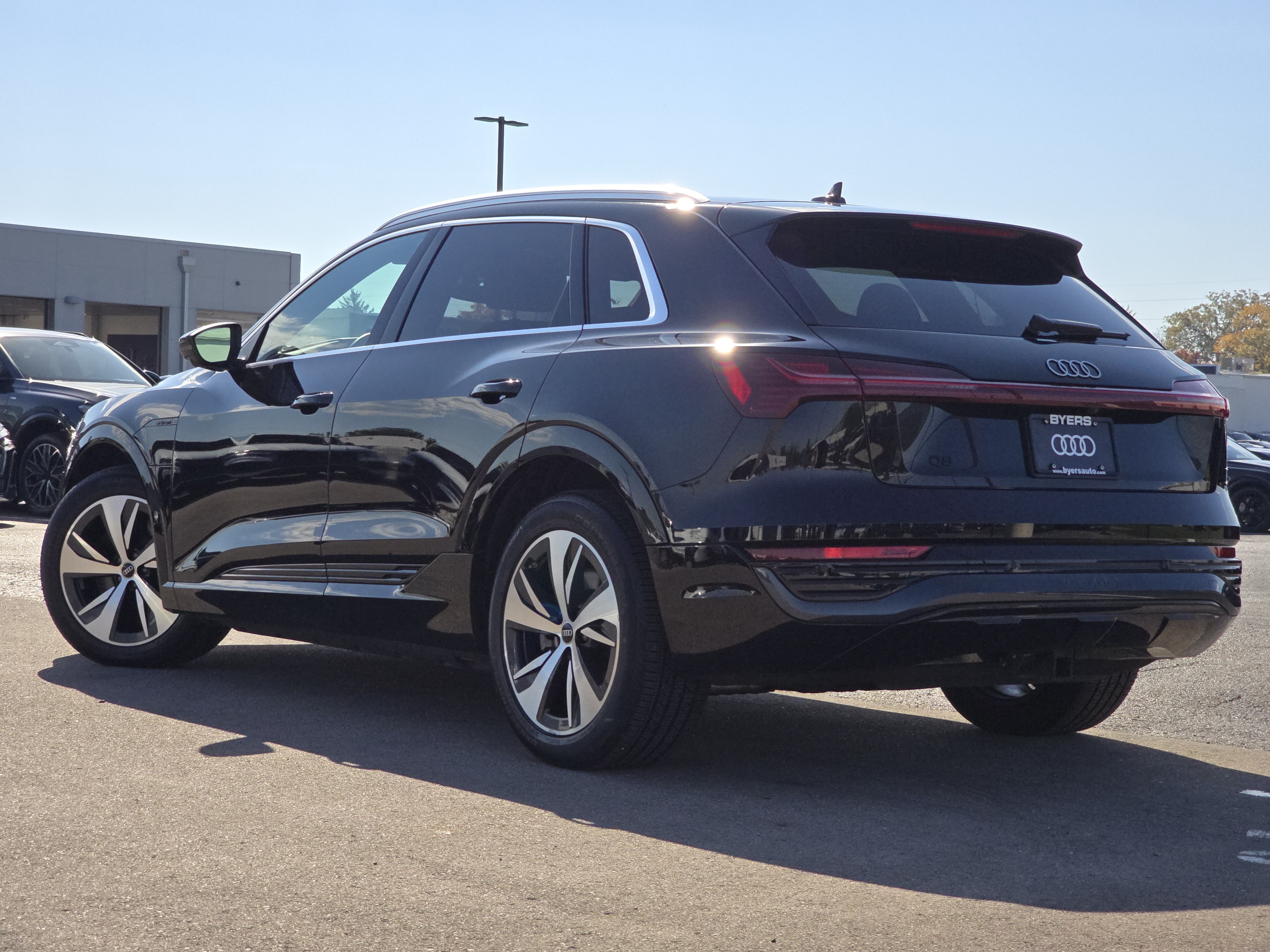 Used 2024 Audi Q8 e-tron Premium Plus AWD/4WD image 5
