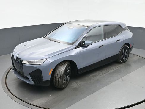 Used 2023 BMW iX xDrive50 w/ Sport Package image 33