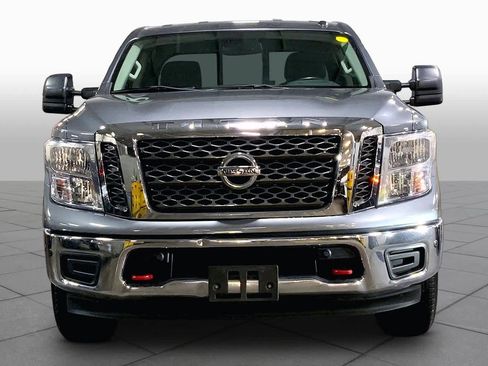 Used 2018 Nissan Titan SV w/ SV Convenience Package AWD/4WD image 4