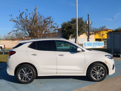 Used 2021 Buick Encore GX Essence w/ Advanced Technology Package image 2